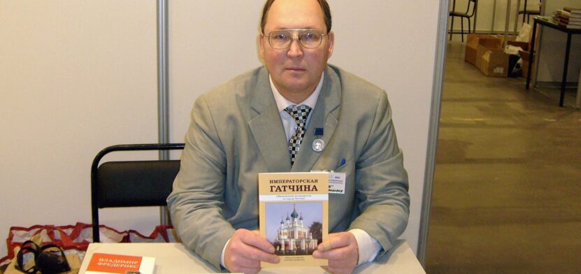 Сергей Сковпнев с книгами