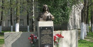 Памятник Колобанова