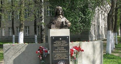 Памятник Колобанова