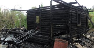Сгоревший дачный дом
