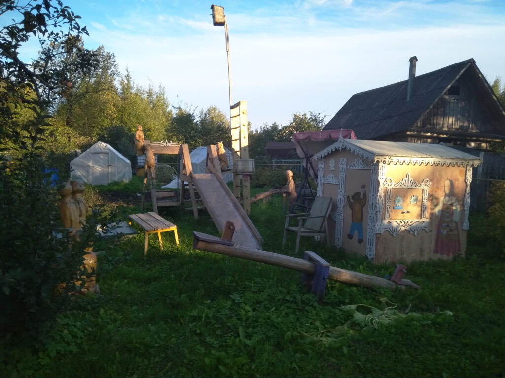Детская площадка в поёлке Ульянка