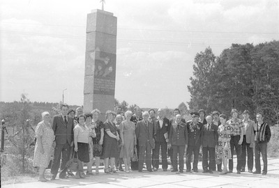 Памятник в Вырице фото 1985 года