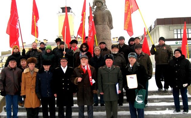 Коммунисты под флагами