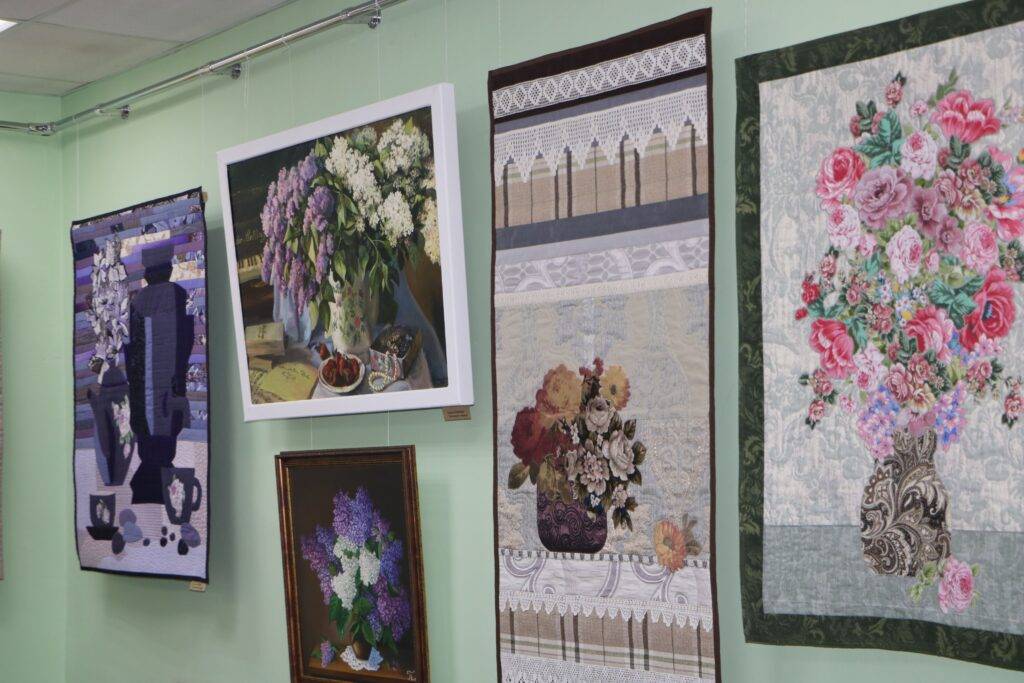 Выставка "Цветы и лоскуты"