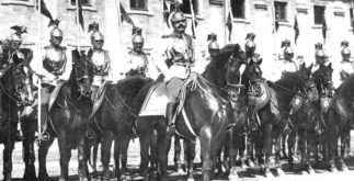 Кирасиры перед парадом в честь 200-летнего юбилея полка. Гатчина, 26.07.1904 г.