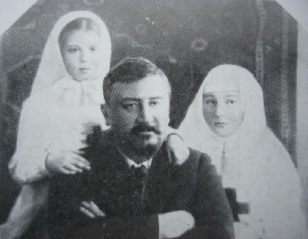 Куприн с дочками Лидой и Ксенией