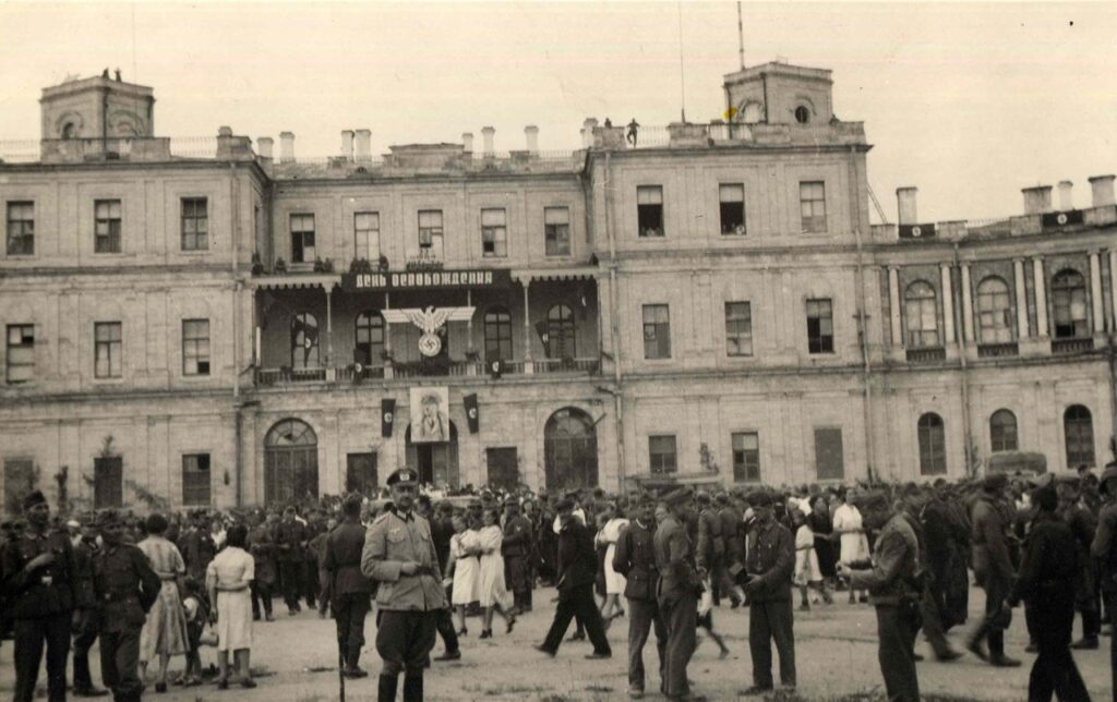 Праздник "освобождения" при немцах 1942 год