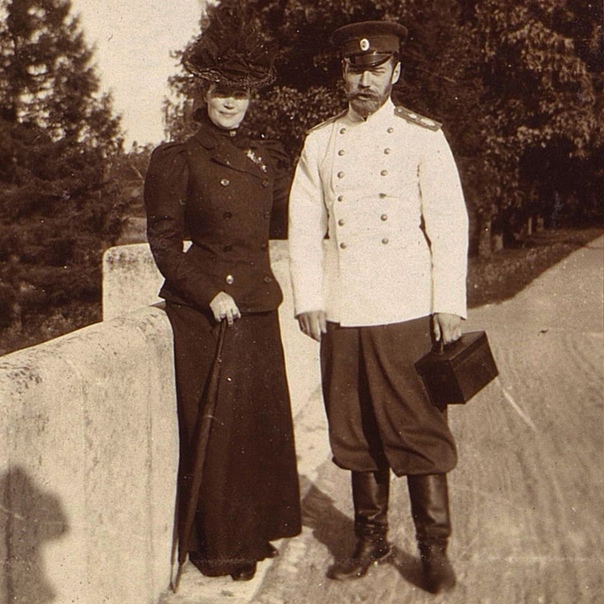 Николай II с матерью Марией Фёдоровной