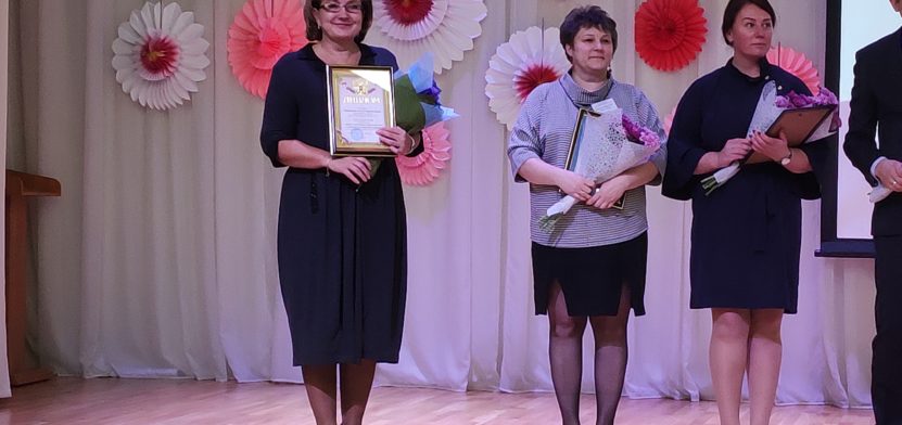 Ольга Воропаева (слева) на церемонии награждения