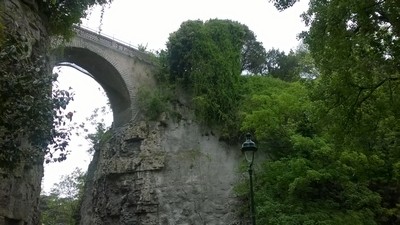 Парк Бют-Шомон, Мост самоубийц