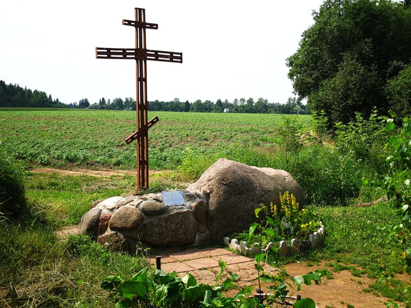Поклонный крест, установленный на легендарном месте