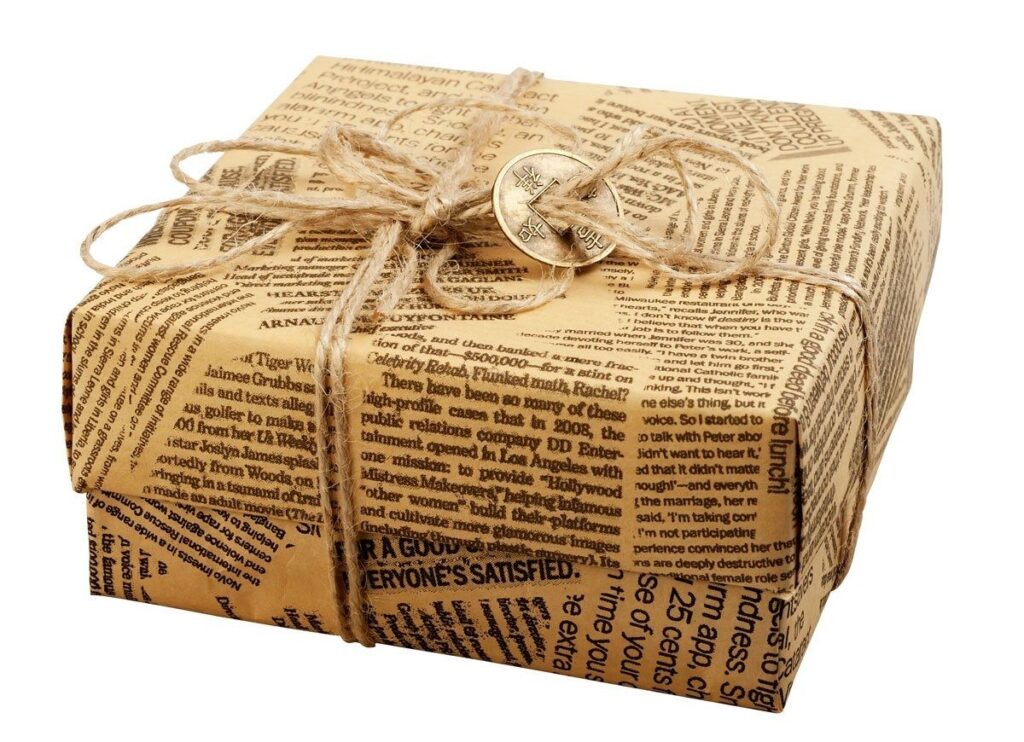 Придумайте праздничную упаковку из прочитанных газет