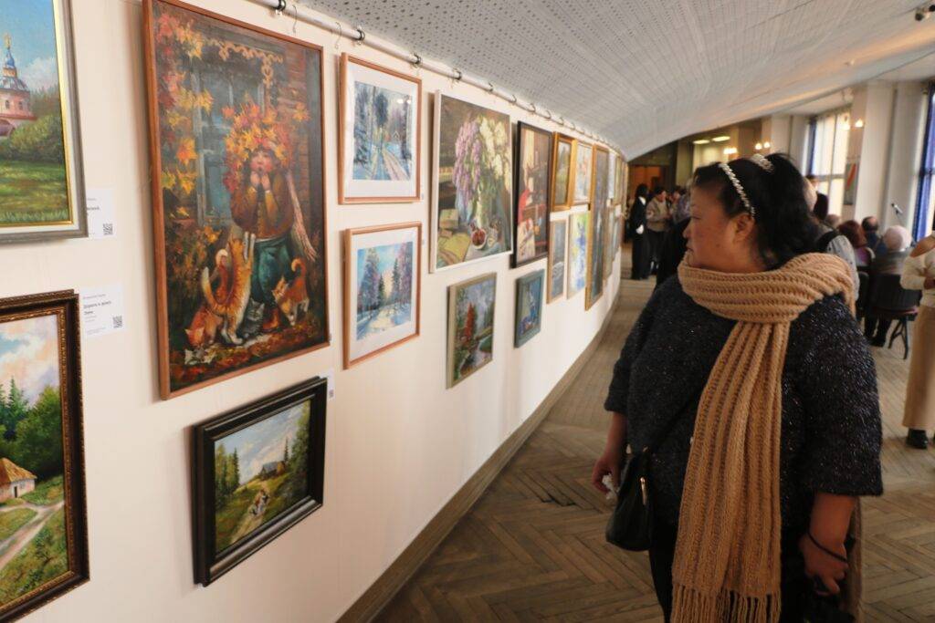 Выставка во Дворце искусств ЛО