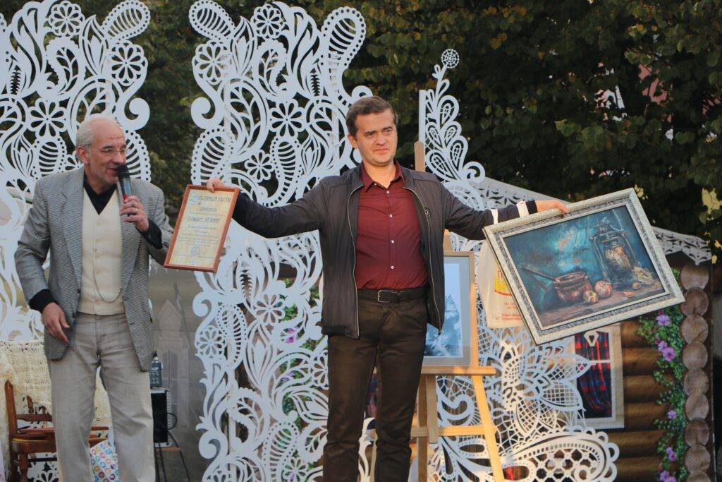 Горицвет Артимир награждён Гатчинским товариществом художников "За яркие поэтические образы" (картина Юрия Чудновского)