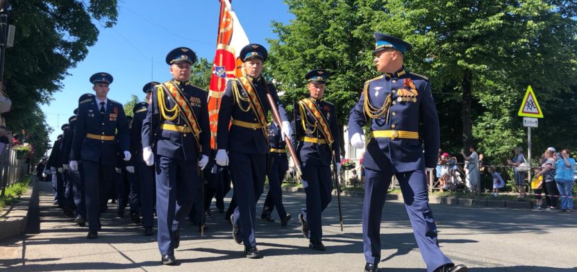 Парад в честь Дня Победы в Гатчине