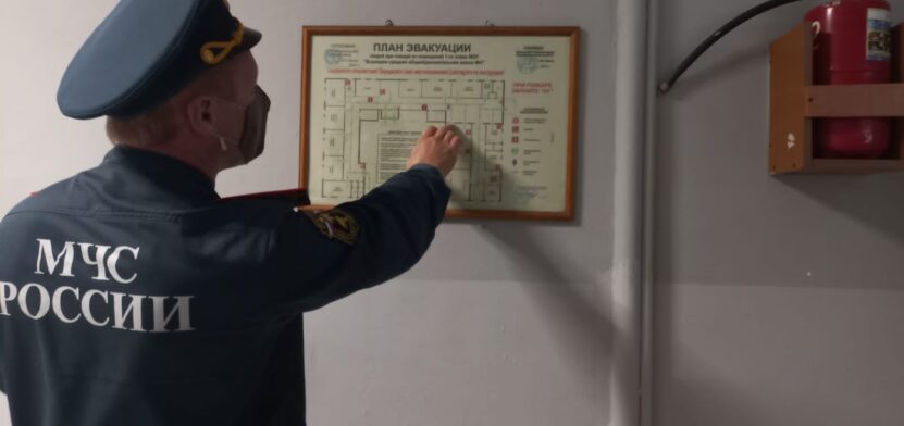 Пожарный в Вырицкой школе