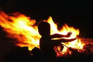 Ребёнок в огне