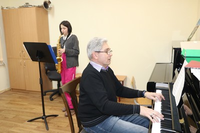 Юлия Кузьмина и Н.И.Новосёлов - концертмейстер