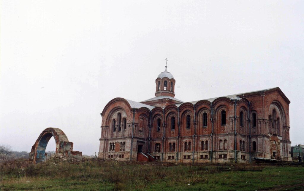 Монастырь в 90-х годах