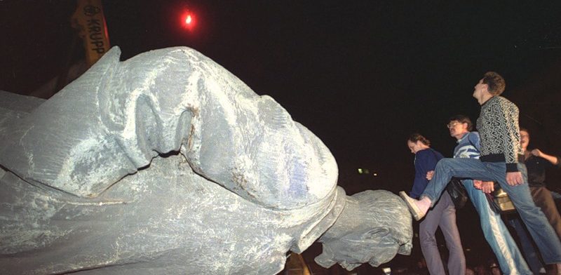 Снос памятника Дзержинскому в Москве